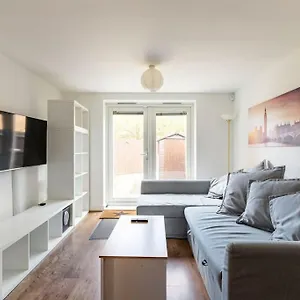 lovely-modern-2-bedroom-apartment-with-parking.tophotelsbath.com/