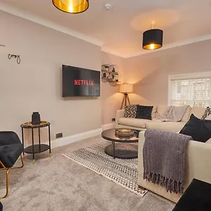 The Swan - Free Parking Apartment